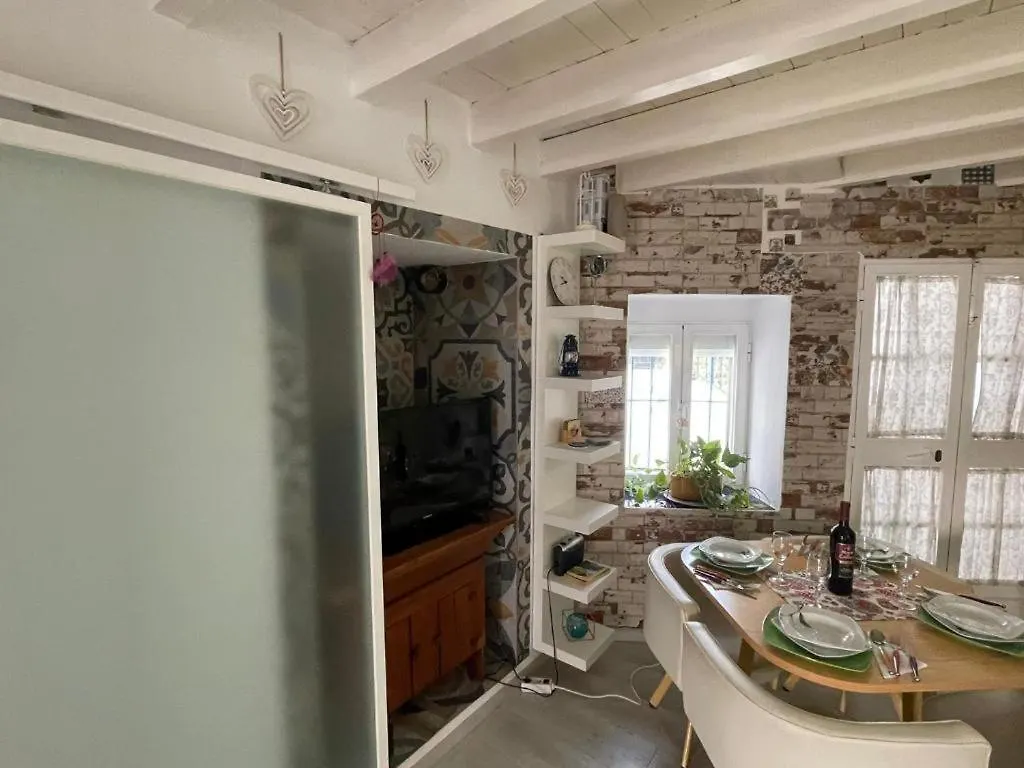 House Maruja Includes 2 Complet Apartments With Wifi & Jacuzzi Cutar 0*,